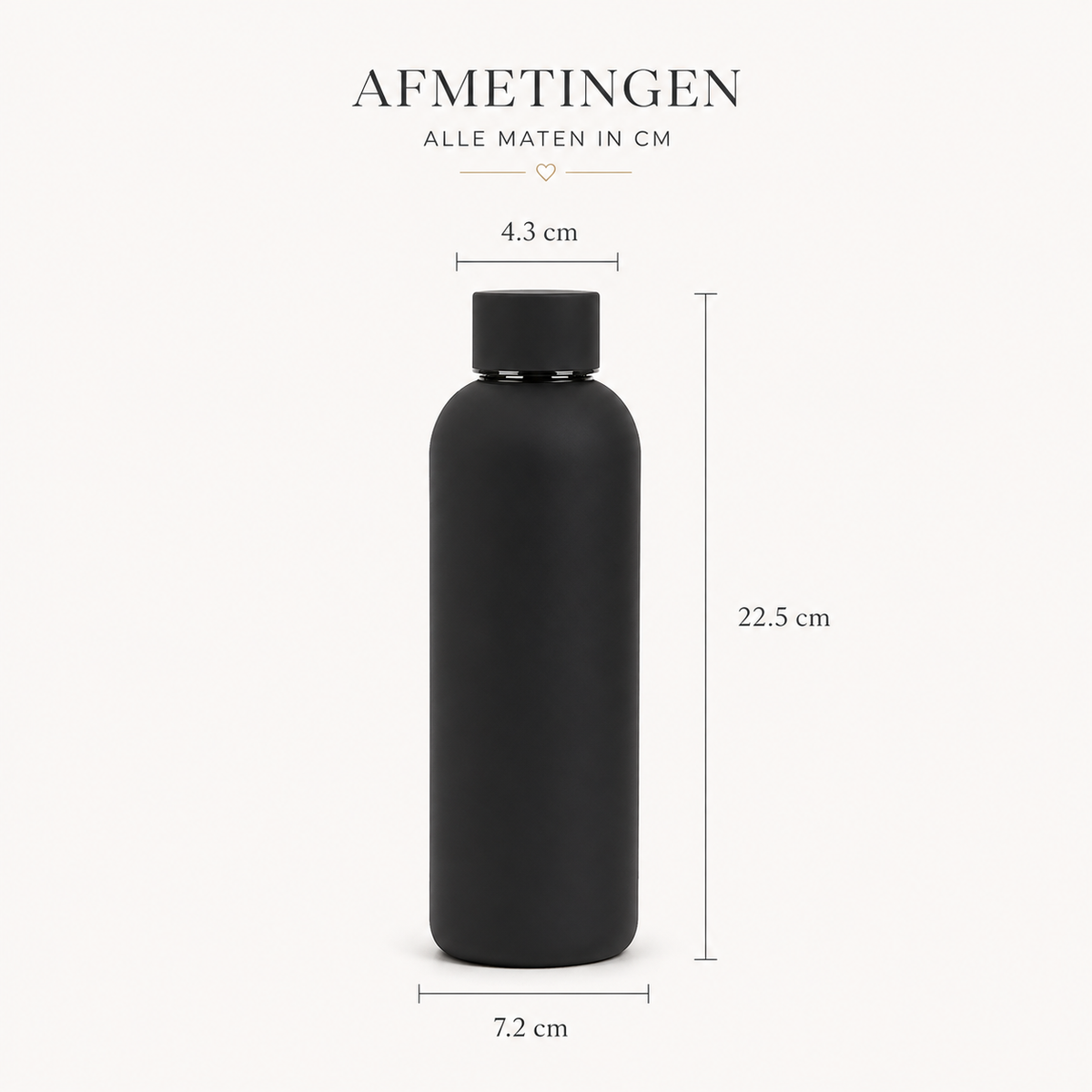 Afmetingen van de drinkfles met naam: 22,5 cm hoog en 7,2 cm doorsnede